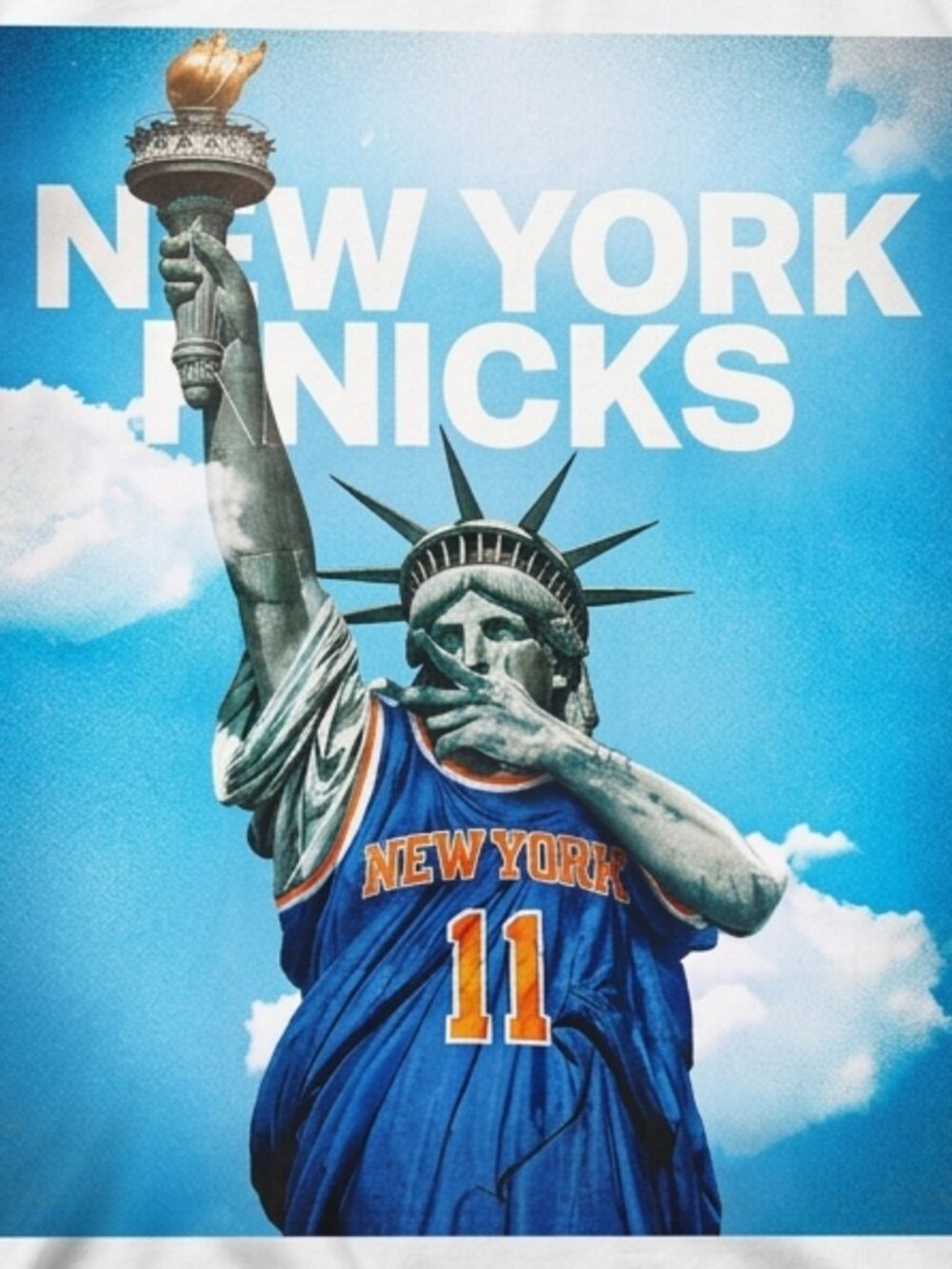New York Knicks Vintage Statue Of Liberty Graphic Tee NBA Y2K Shirt - Picture 2 of 2